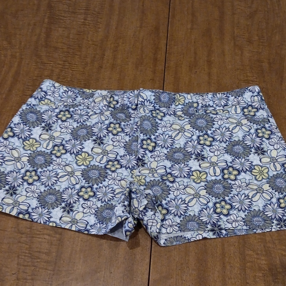 SO stretch shorts